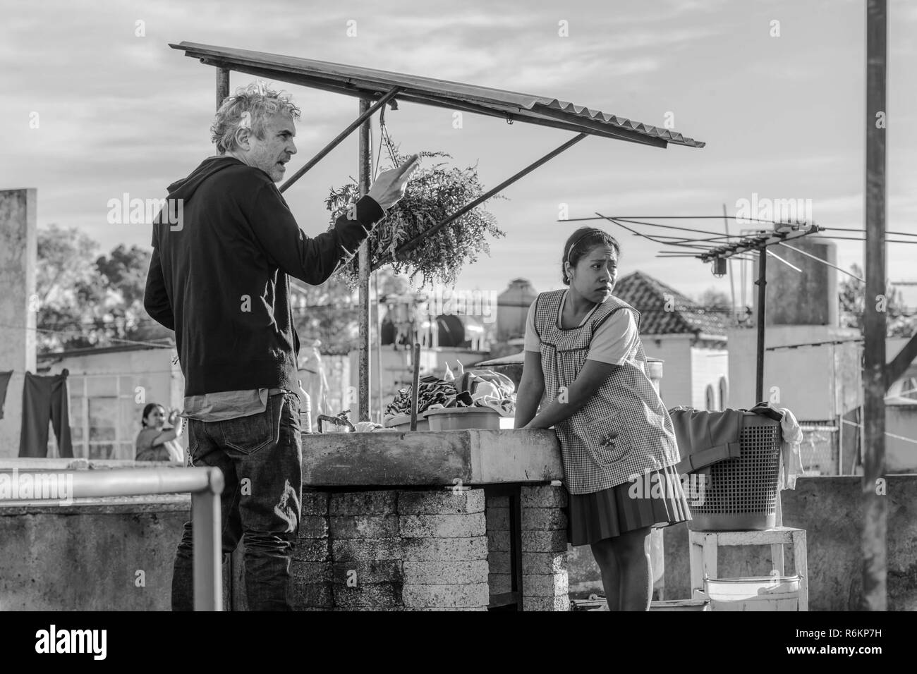 Alfonso Cuarón et Yalitza Aparicio à Roma (2018) Crédit photo : Archives Le Hollywood / Netflix Banque D'Images