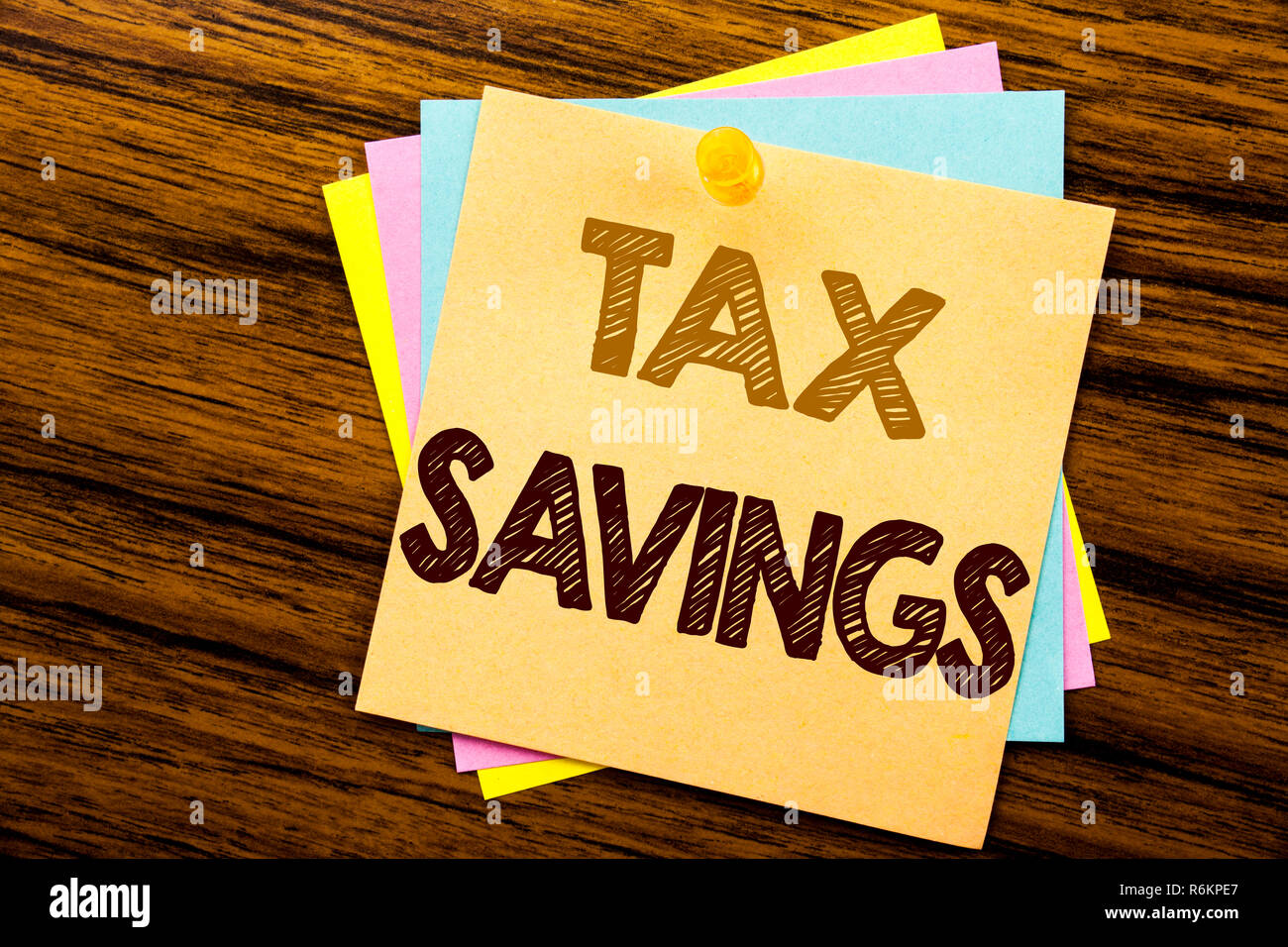 Par contre l'écriture de texte conceptuel montrant l'inspiration légende Tex économies . Concept d'économies d'impôt pour remboursement d'argent supplémentaire écrit sur sticky note sur le fond en bois. Banque D'Images Par contre l'écriture de texte conceptuel montrant l'inspiration légende Tex économies . Concept d'économies d'impôt pour remboursement d'argent supplémentaire écrit sur sticky note sur le fond en bois. Banque D'Images