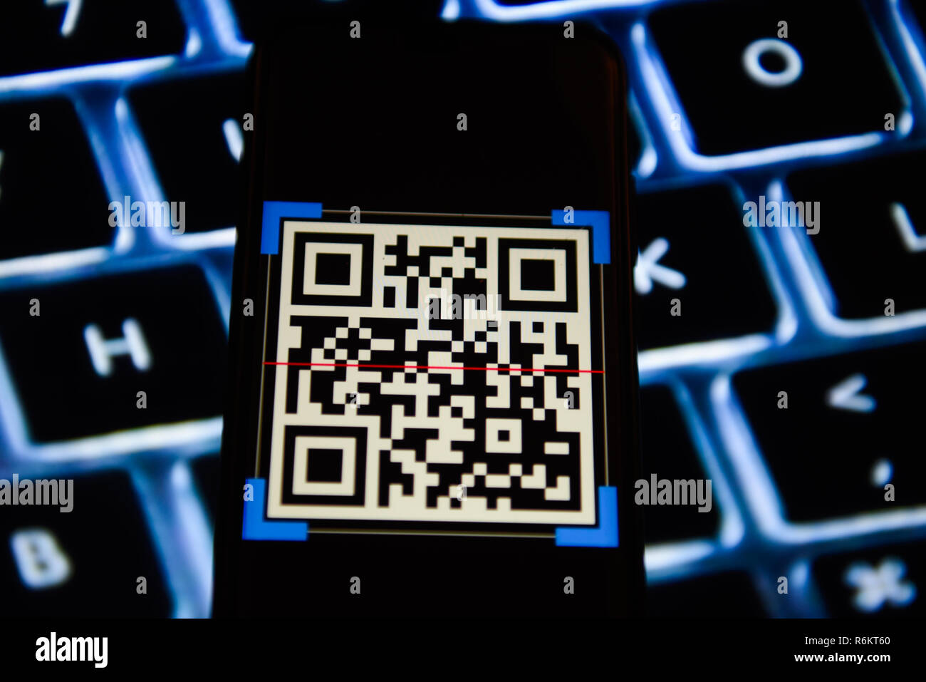 Logo QR scanner est vu sur un téléphone mobile Android. Banque D'Images