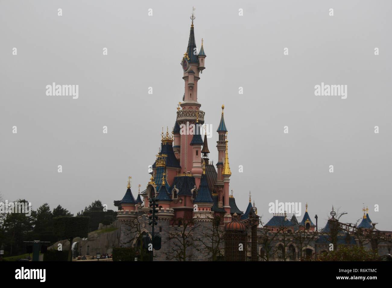 Château de Disney à Disneyland Paris, France Banque D'Images