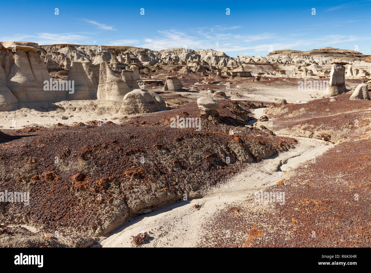 Les roches colorées et de cheminées de Bisti Badlands Banque D'Images