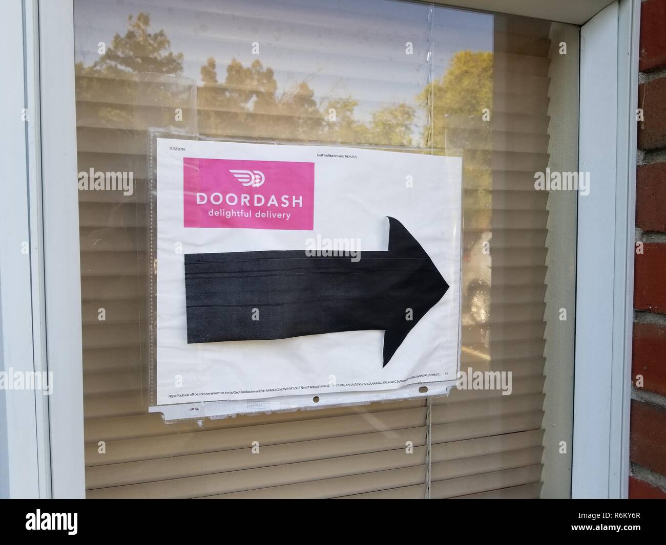 Signe imprimé avec logo pour Doordash économie concert livraison alimentaire à Doordash app office et centre d'orientation pour les nouveaux conducteurs à Concord, Californie, 10 octobre 2018. () Banque D'Images