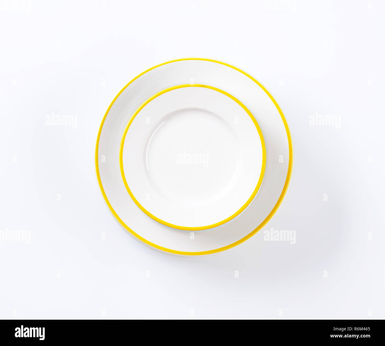 Les plaques blanches avec bordure jaune Banque D'Images