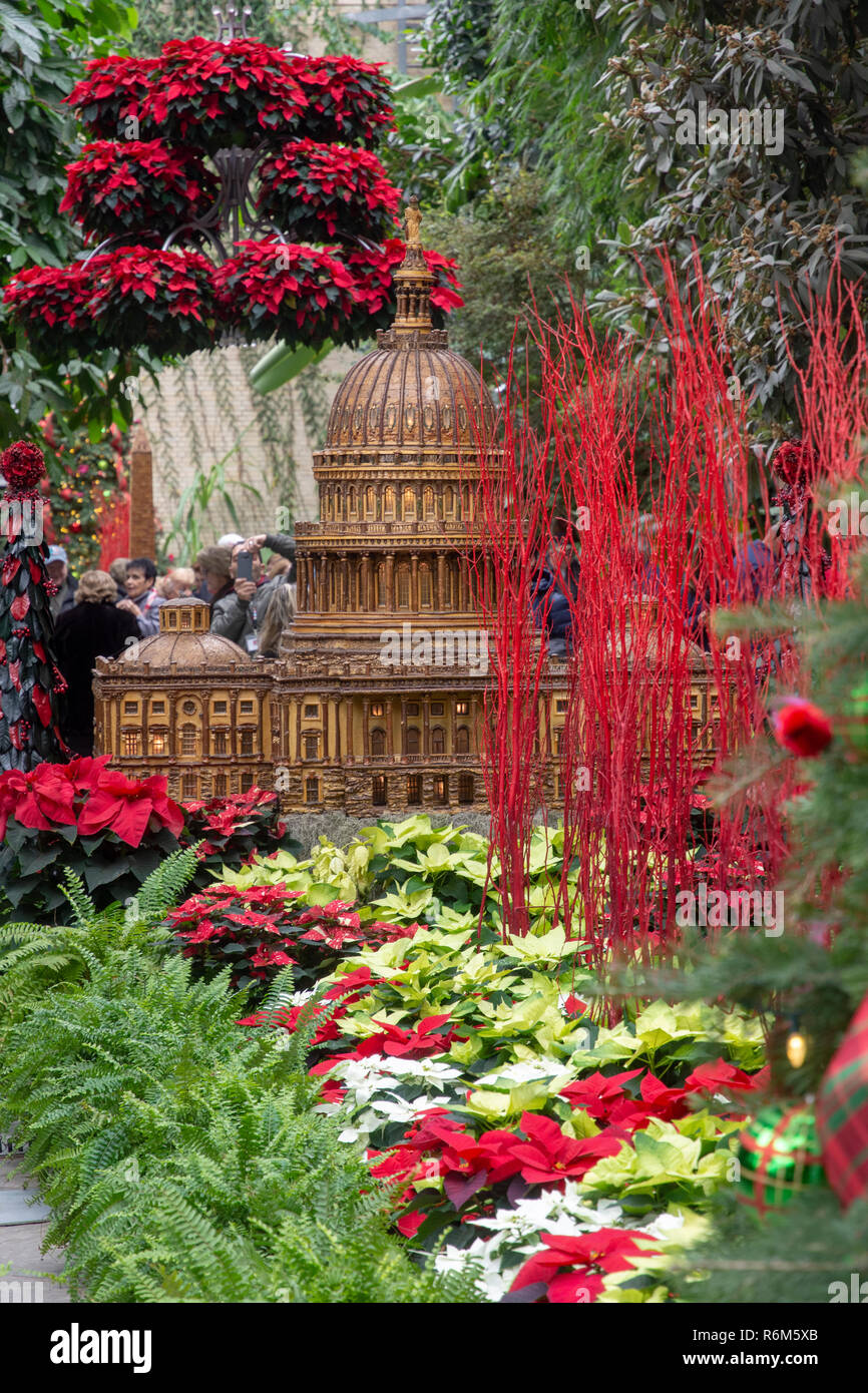 Décor de vacances à l'United States Botanic Garden, novembre 2018. Les jardins sont célèbres pour leur affiche de modèles de bâtiments célèbres hand-crafted Banque D'Images