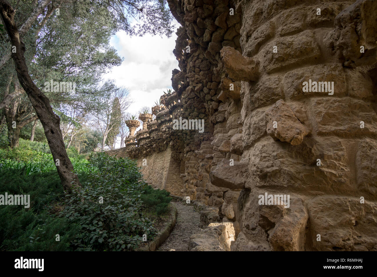 Parc Guell colonnes et viaducs Banque D'Images