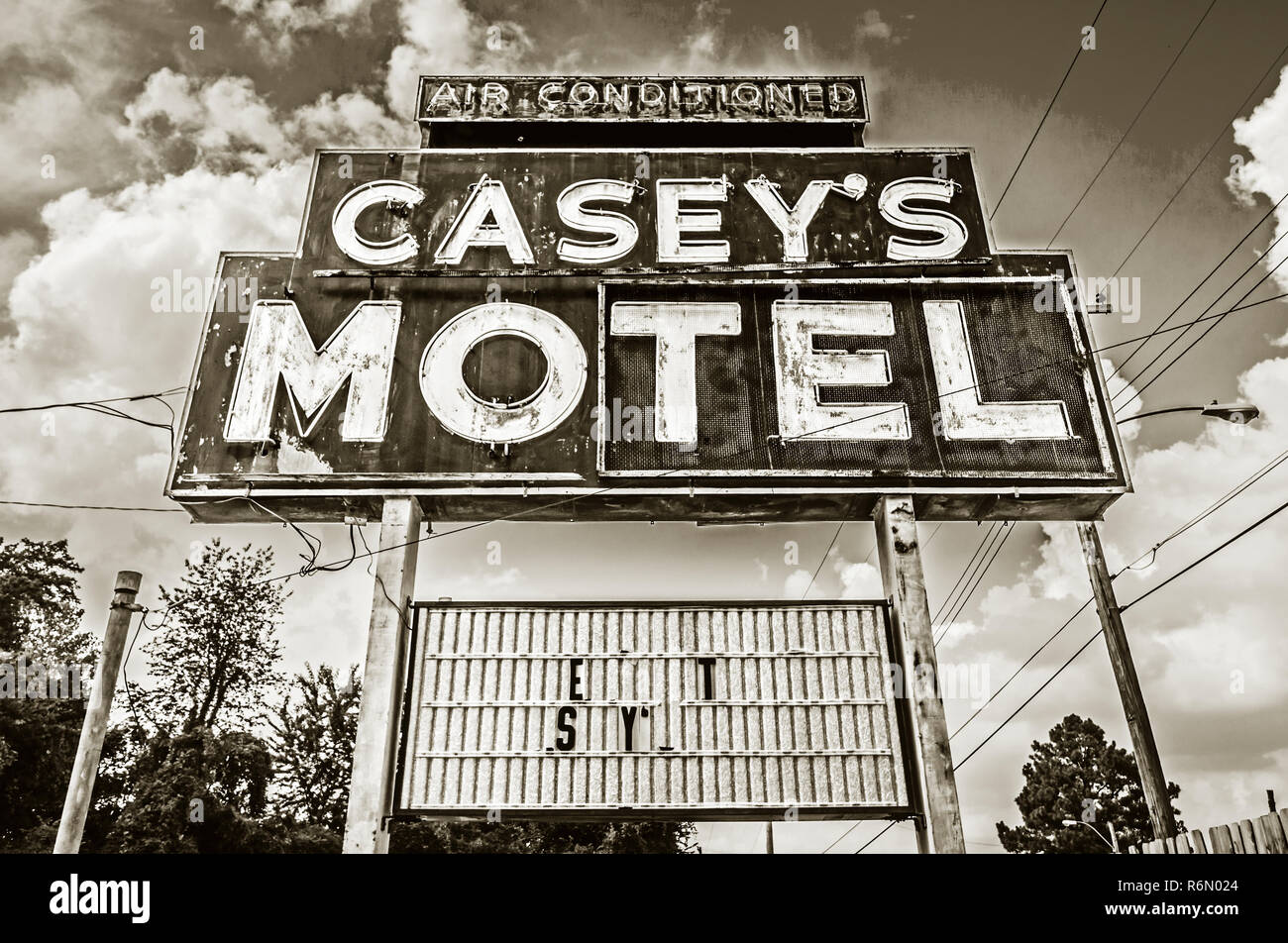 Un signe de rouille annonce Casey's Motel sur Elvis Presley Boulevard, 3 septembre 2015, à Memphis, Tennessee. Banque D'Images