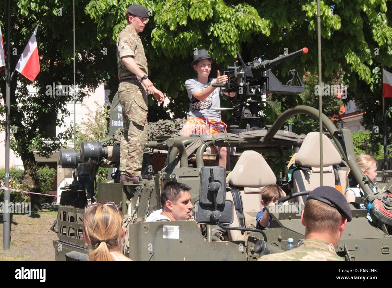 Pologne Groupe de combat des soldats participent à une cérémonie de la Journée des anciens combattants polonais en Gizyco 28 mai, en Pologne. Banque D'Images