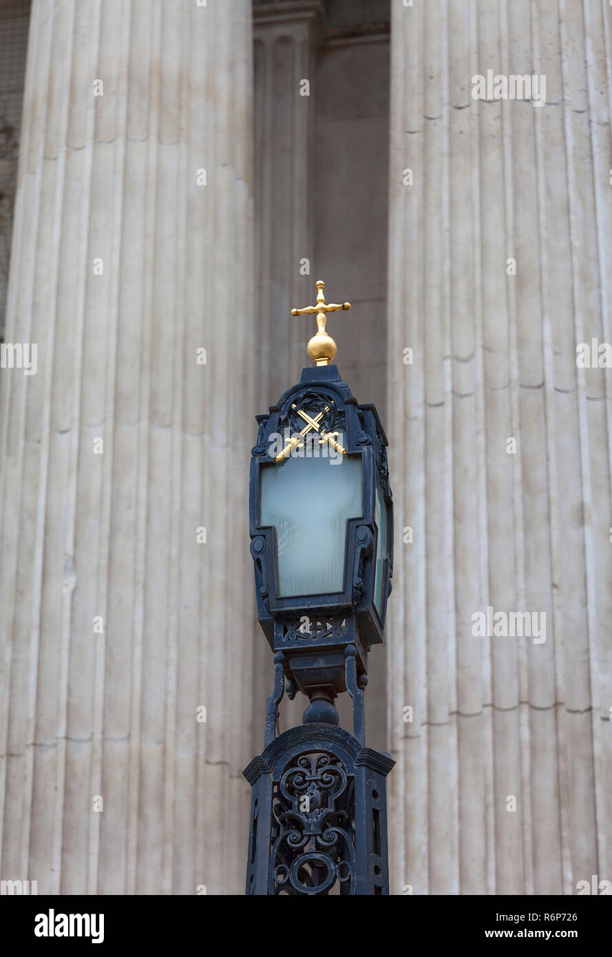 18e siècle, la Cathédrale St Paul lanterne décorative, Londres, Royaume-Uni. Banque D'Images