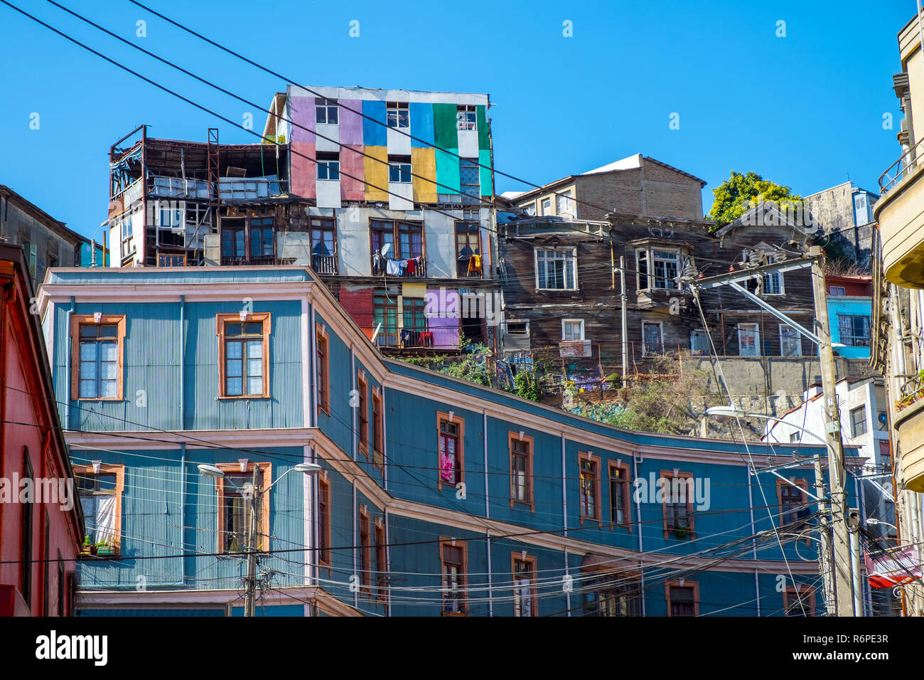 Vieilles maisons colorées à Valparaiso, Chili Banque D'Images