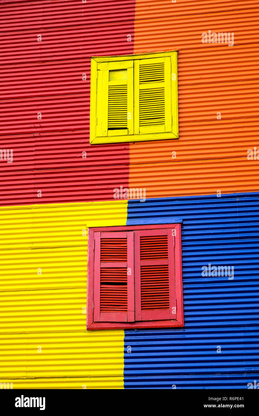 L'une des façades colorées de la Boca à Buenos Aires, Argentine Banque D'Images