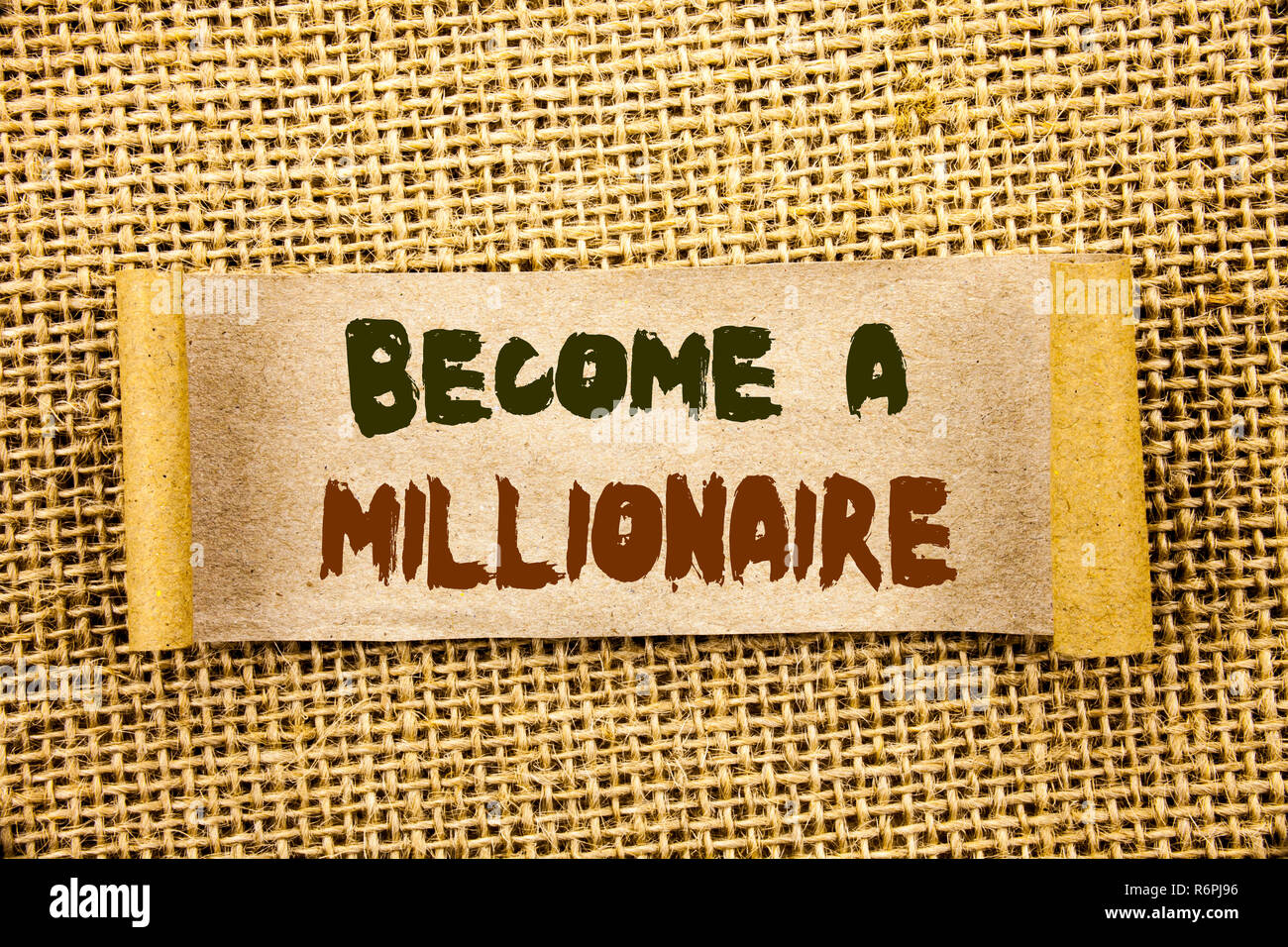 L'écriture de texte montrant devenir millionnaire. Photo d'affaires mettant en valeur l'ambition de devenir riches gagnent la chance de fortune écrit sur larme Post-it sur le background Banque D'Images L'écriture de texte montrant devenir millionnaire. Photo d'affaires mettant en valeur l'ambition de devenir riches gagnent la chance de fortune écrit sur larme Post-it sur le background Banque D'Images