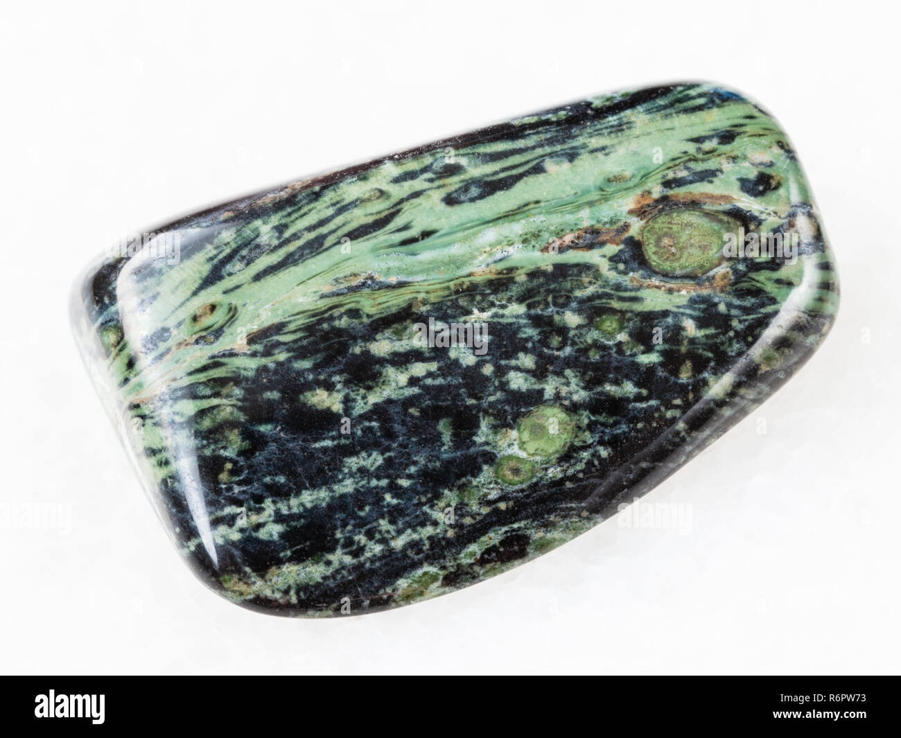 La rhyolite tumbled gemstone on white Banque D'Images