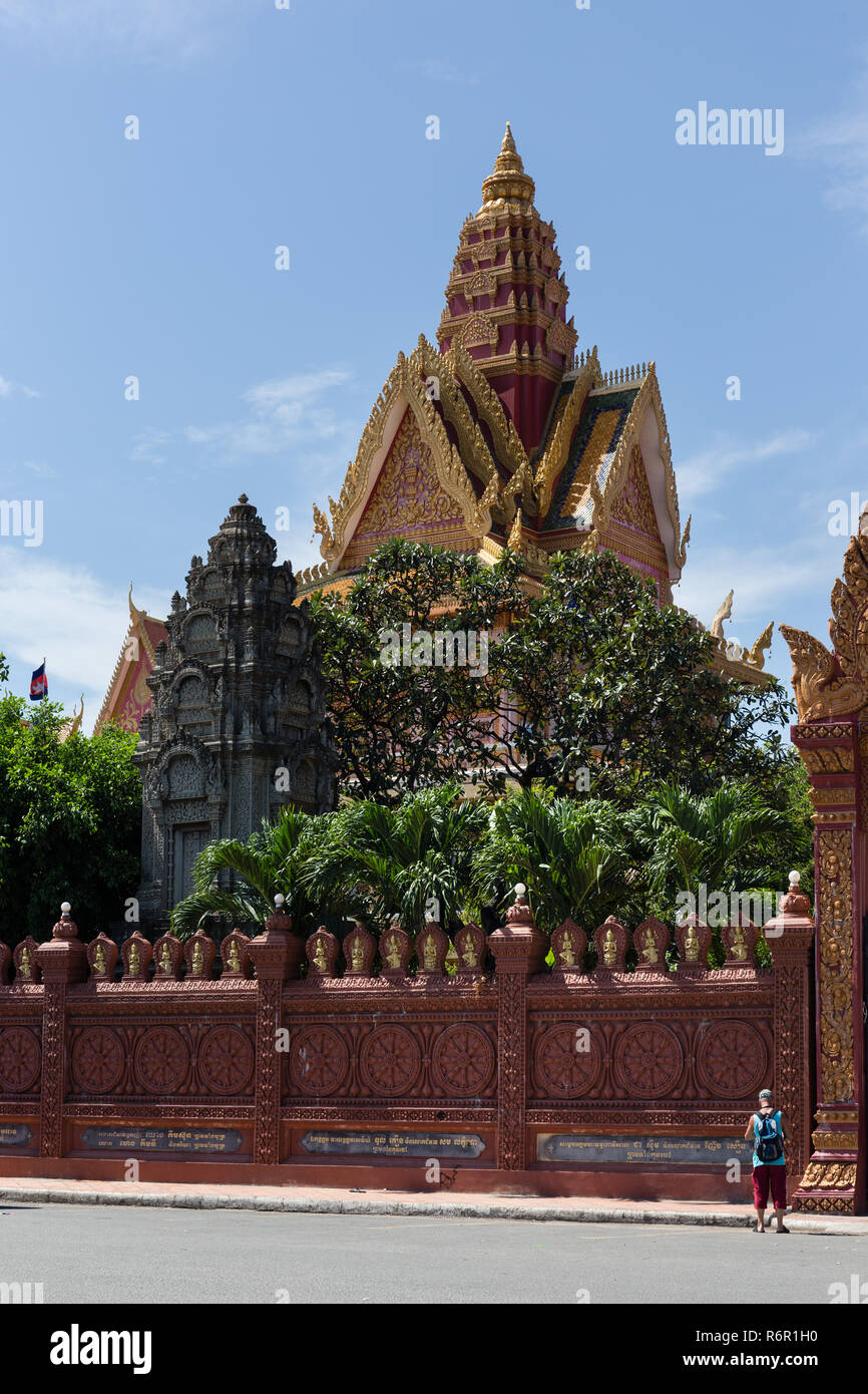 Wat Ounalom sur Sisowath Quay, Phnom Penh, Cambodge Banque D'Images