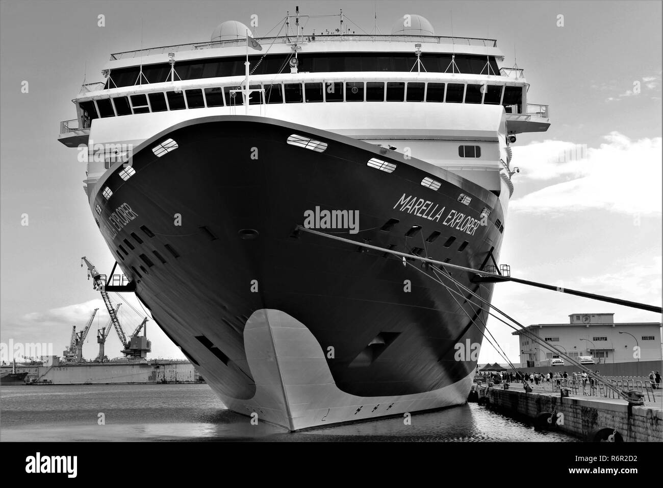 Palerme, Sicile, Italie - 22 octobre 2018 : La Marella Explorer TUI Cruises bateau amarré dans le port de Palerme. Banque D'Images