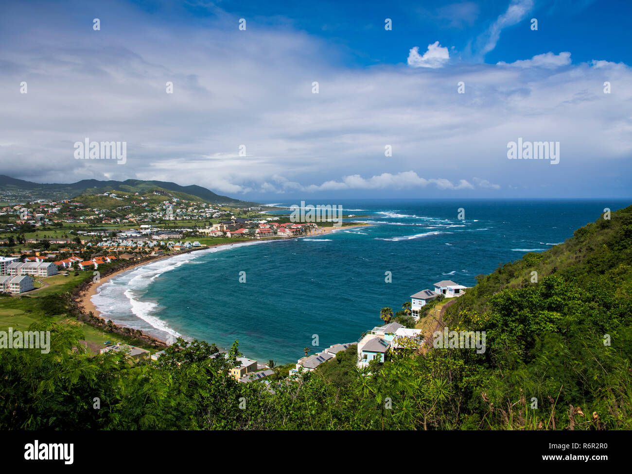 Saint-kitts-côtes où la mer des Caraïbes rencontre l'Océan Atlantique Banque D'Images