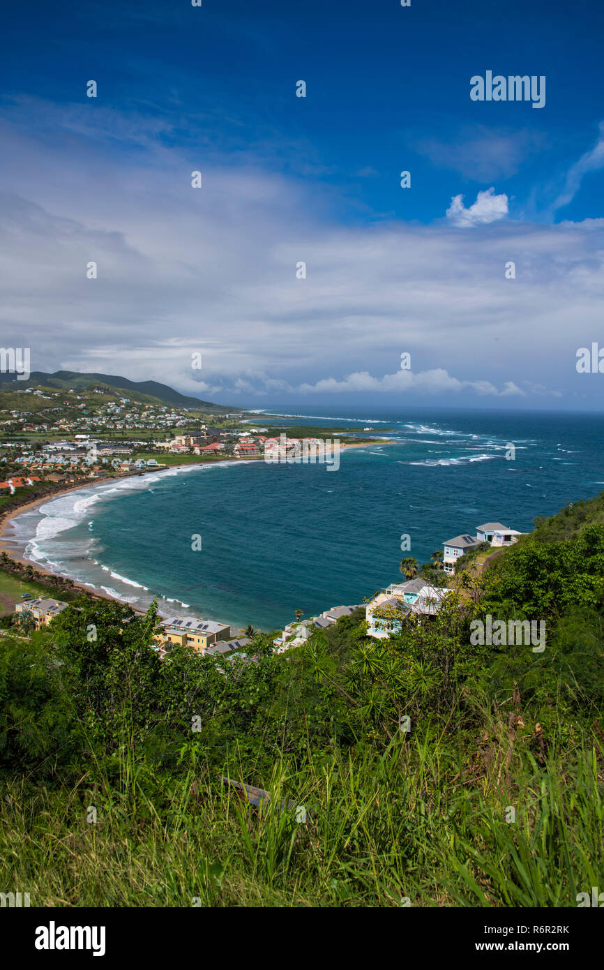 Saint-kitts-côtes où la mer des Caraïbes rencontre l'Océan Atlantique Banque D'Images