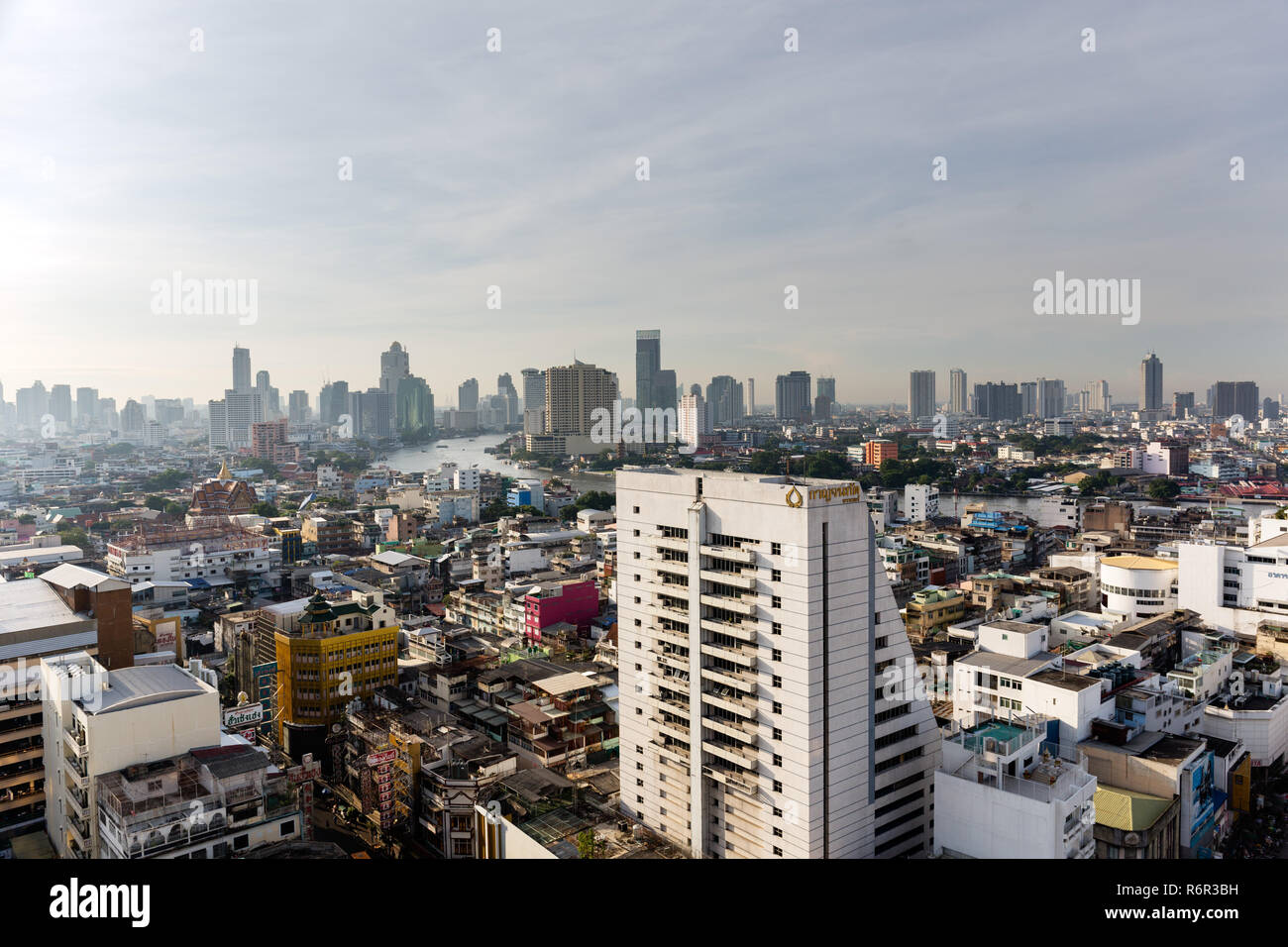 Skyline, vue sur la ville, les gratte-ciel, Bang Rak Financial District, District de Silom, vue panoramique de Grand China Hotel, Chinatown, Bangkok, Thaïlande Banque D'Images