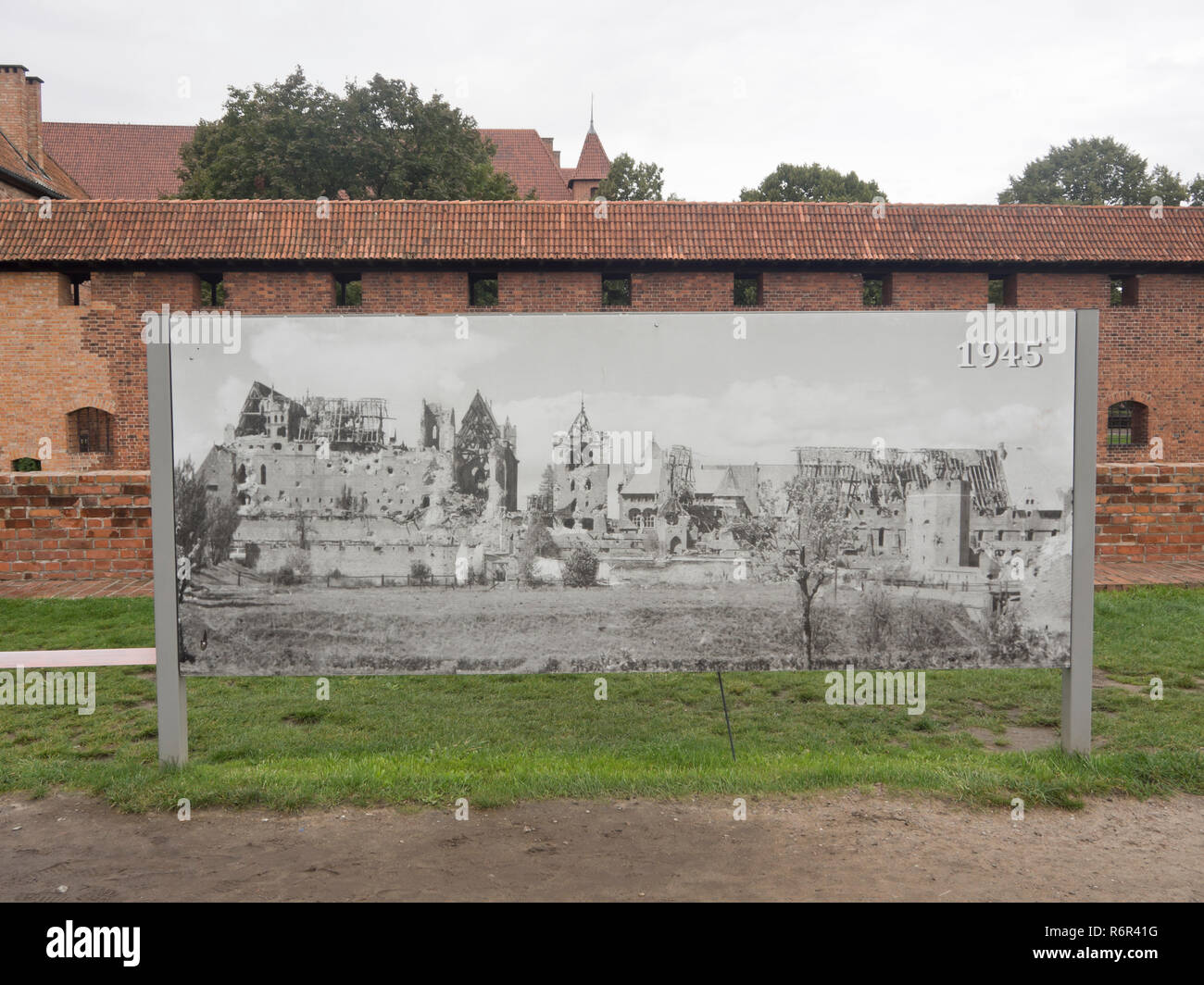 Château de Malbork, Site du patrimoine mondial de l'UNESCO à Malbork Pologne construit par l'Ordre Teutonique, photo des dommages causés par la guerre en 1945 Banque D'Images