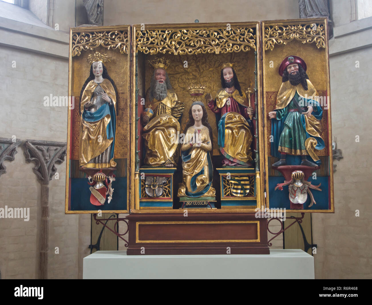 Triptyque sculpté et peint dans la grande chapelle dans le château de Malbork, Site du patrimoine mondial de l'UNESCO à Malbork Pologne construit par l'Ordre Teutonique Banque D'Images