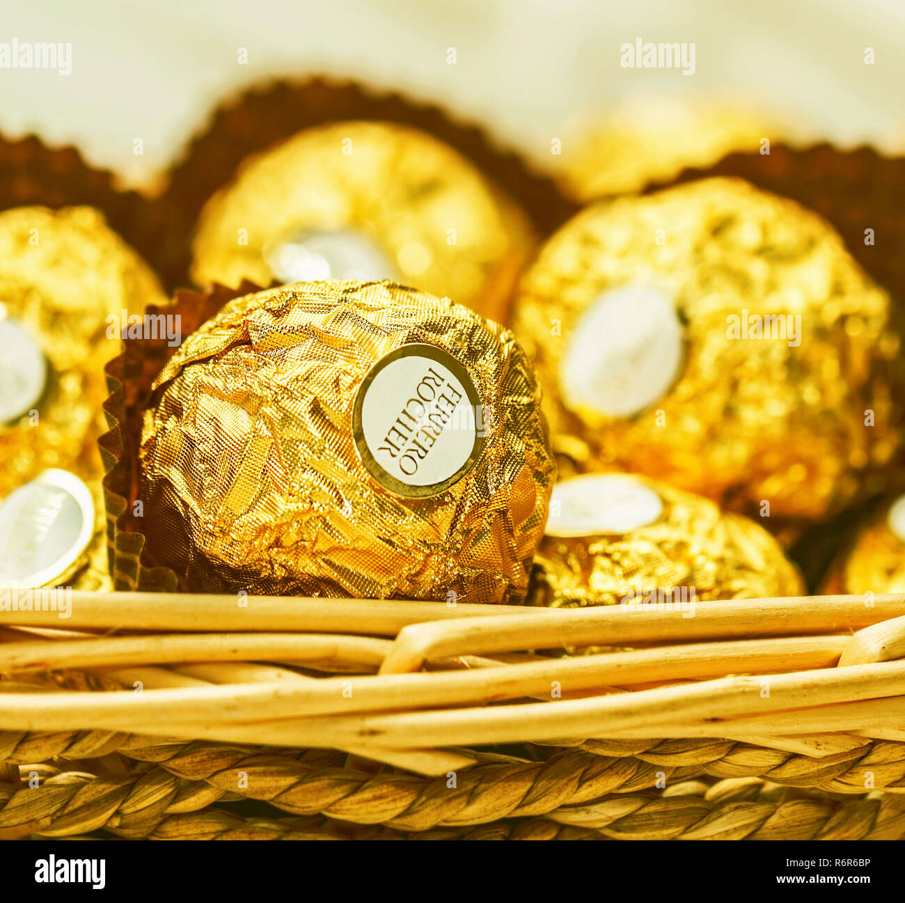 Chocolats Ferrero Rocher close up pour célébrer la fête de Noël et Photo  Stock - Alamy