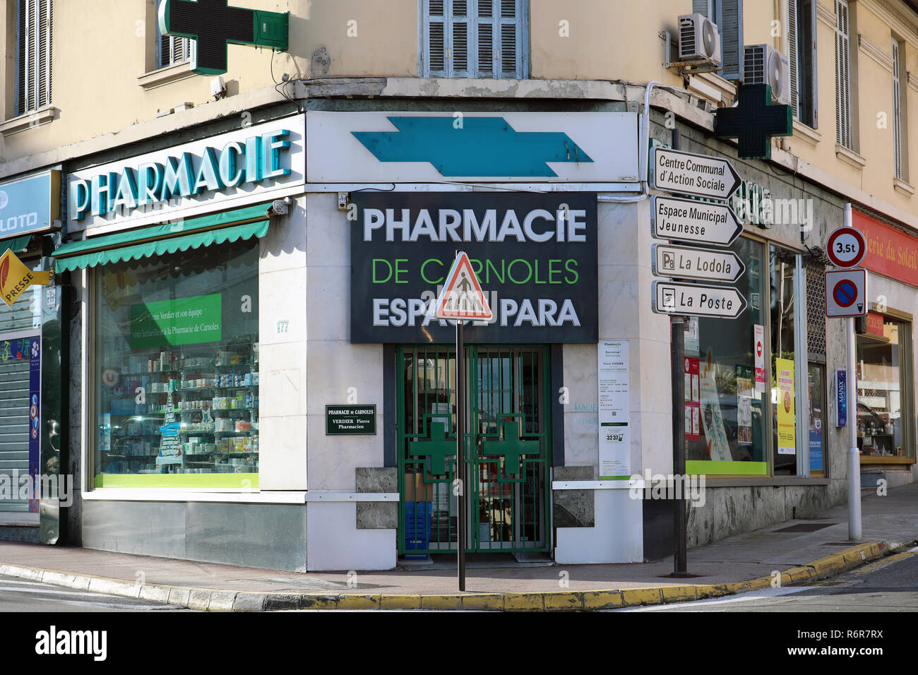 Roquebrune-Cap-Martin, France - 5 décembre 2018 : Façade d'une pharmacie  française à Roquebrune-Cap-Martin, Côte d'Azur, France, Europe, vue  rapprochée Photo Stock - Alamy