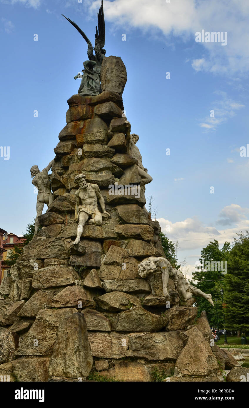 Turin, Piémont. L'Italie, septembre 2018. Piazza Statuto, détails du monument dédié au tunnel du Fréjus. Il est situé dans le centre de Banque D'Images