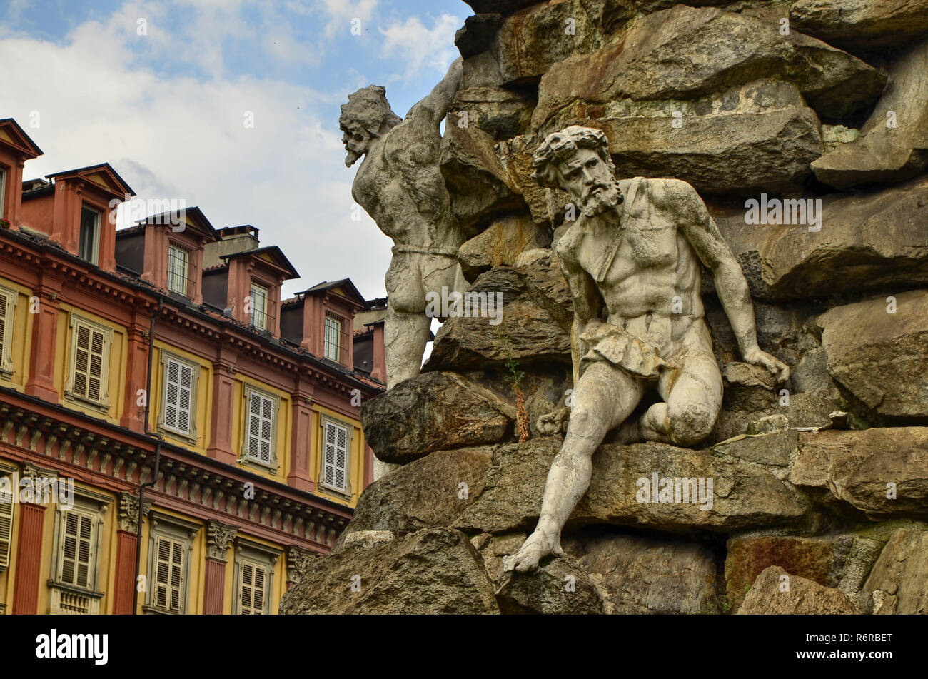 Turin, Piémont. L'Italie, septembre 2018. Piazza Statuto, détails du monument dédié au tunnel du Fréjus. Il est situé dans le centre de Banque D'Images