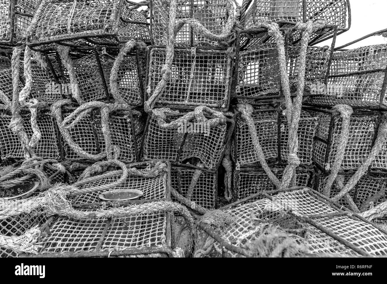 Vigo/Galice - Espagne - 11/25/18 - Les casiers à homards et des cordes sur la jetée de Canido Banque D'Images