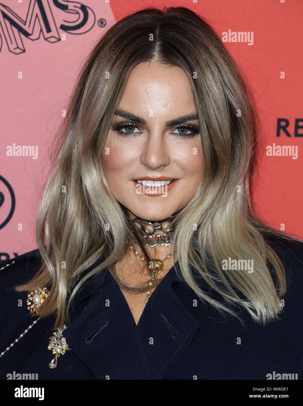 LOS ANGELES, CA, USA - Décembre 04 : La chanteuse JoJo, Joanna Noelle Levesque arrive à la raffinerie29 29chambres Los Angeles 2018 : Développez votre réalité Ecole communautai Banque D'Images