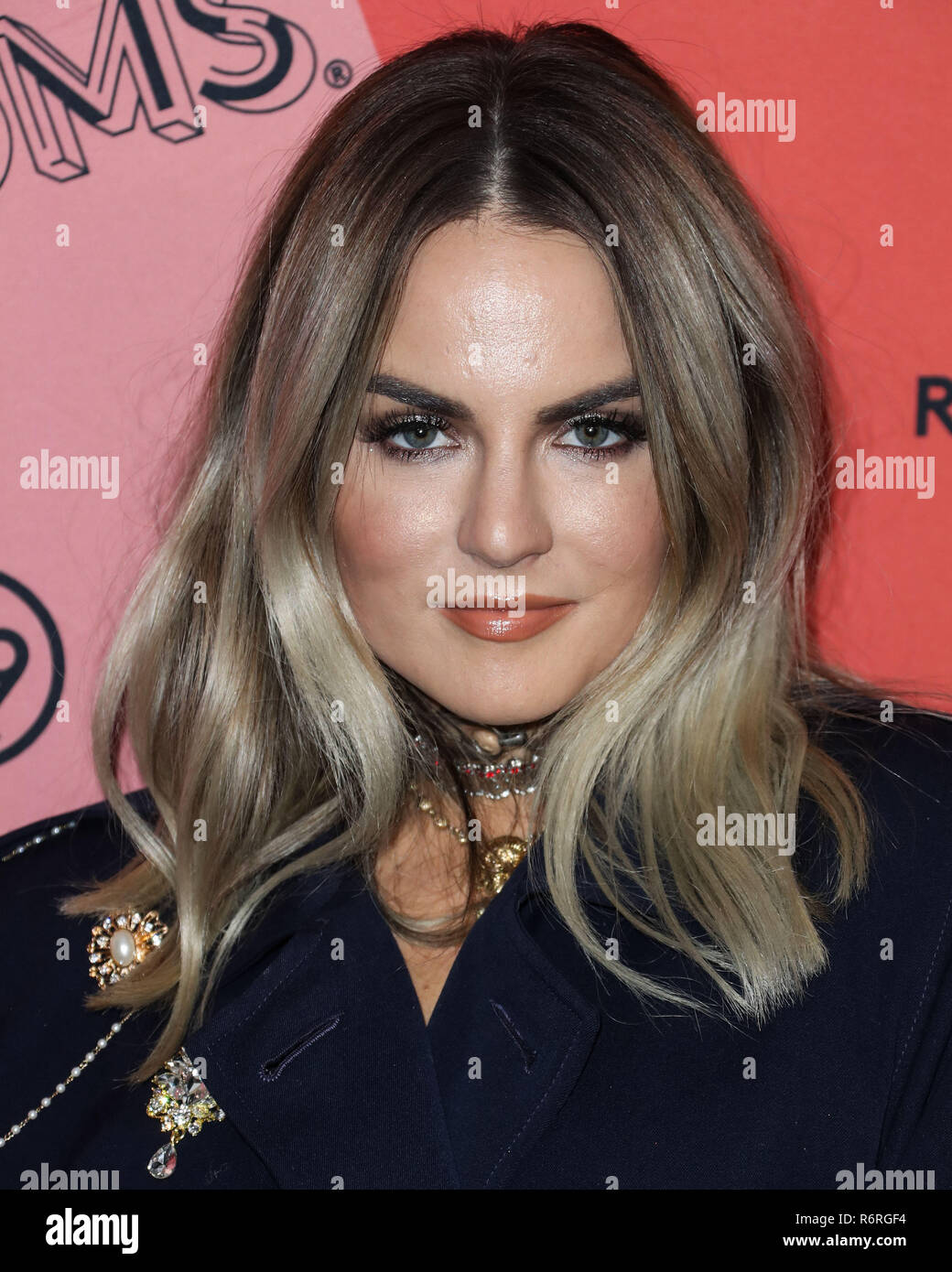 LOS ANGELES, CA, USA - Décembre 04 : La chanteuse JoJo, Joanna Noelle Levesque arrive à la raffinerie29 29chambres Los Angeles 2018 : Développez votre réalité Ecole communautai Banque D'Images