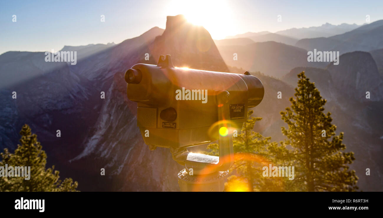 Télescope et demi dôme Yosemite en Californie Banque D'Images