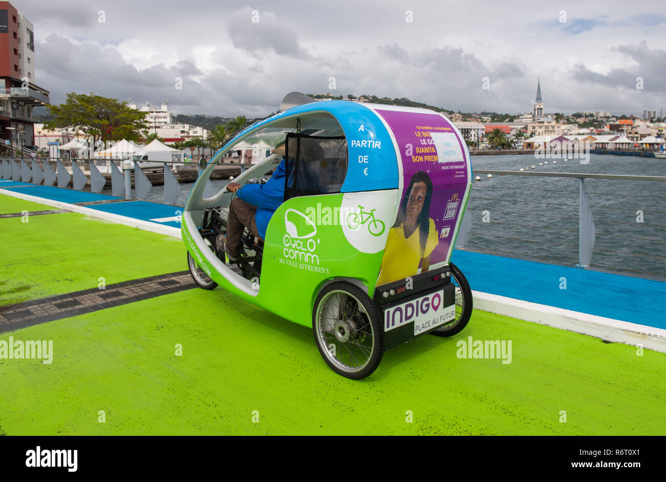 Trois roues électrique transport voiture navette transportant passagers et d'un navire de croisière le port de Fort-de-France Martinique Banque D'Images