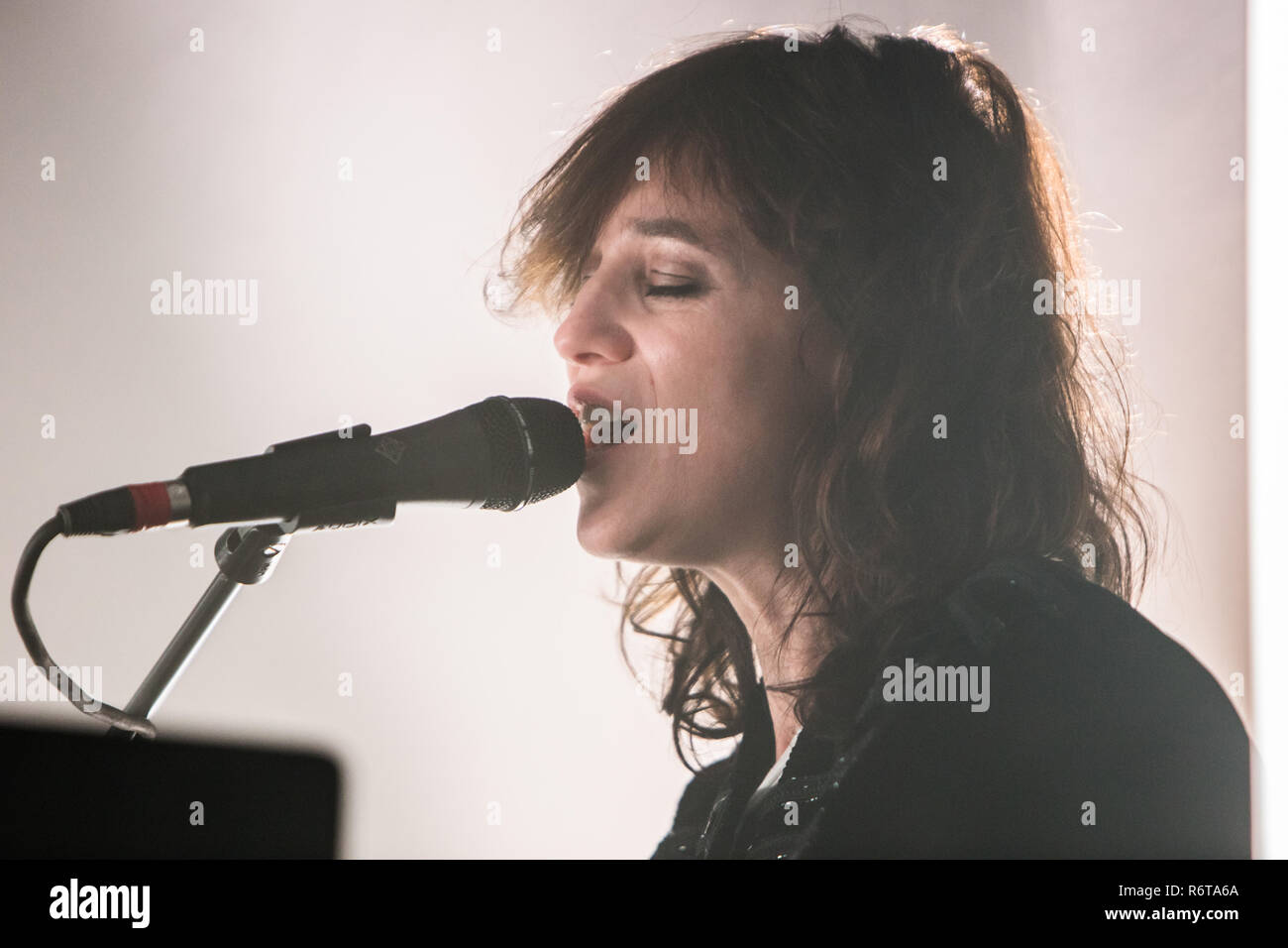 Milan, Italie. Le 05 mai 2018. Le Btitish-French chanteuse et actrice Charlotte Gainsbourg effectue sur scène à fabrique. Credit : Rodolfo Sassano/Alamy Live News Banque D'Images