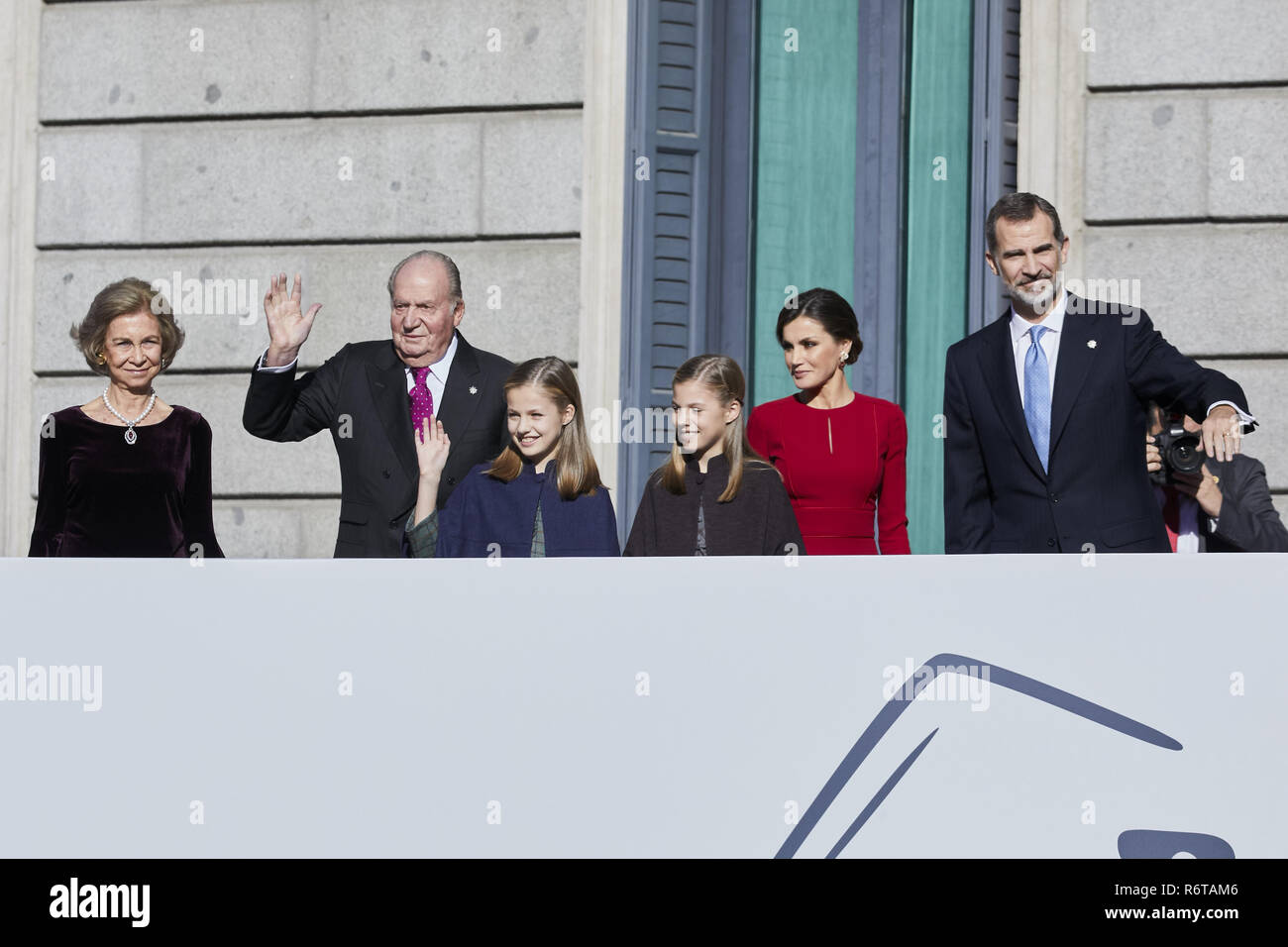 Madrid, Madrid, Espagne. 6e déc, 2018. L'ancien Roi Juan Carlos I d'Espagne, ex-Reine Sofia, le roi Felipe VI, de la Reine, la Princesse Letizia Leonora et Princess Sofia sont vus au cours de la 40e anniversaire de la Constitution espagnole à Congreso de los Diputados de Madrid. Legan Crédit : P. Mace/SOPA Images/ZUMA/Alamy Fil Live News Banque D'Images