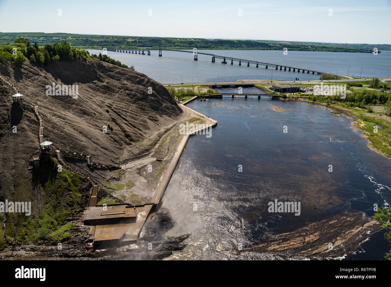 Vue depuis la chute Montmorency dans Parc de la Chute Montmorency, au Québec Banque D'Images