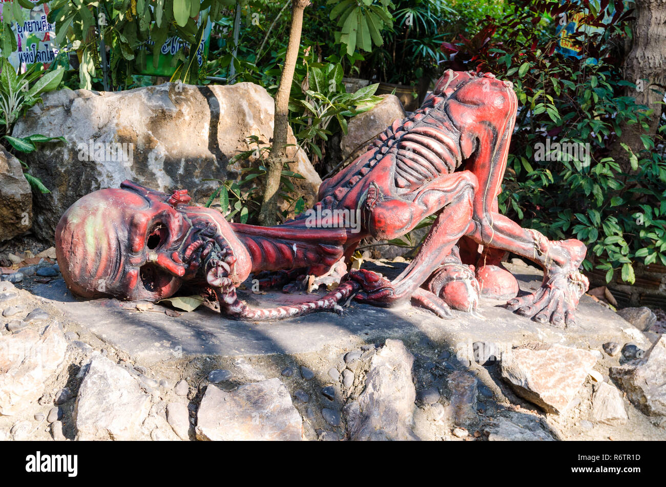 Statues bizarres de Wat Mae Kaet Noi l'enfer bouddhiste temple, Chiang Mai, Thaïlande Banque D'Images