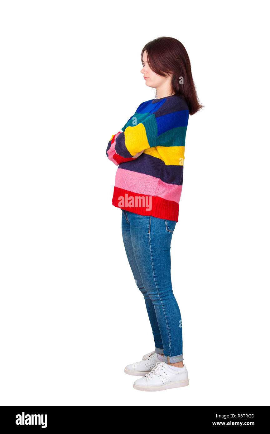 Side view full length portrait of smiling young woman holding a traversé. Toughtful casual girl émotion méditative isolated over white background. Banque D'Images