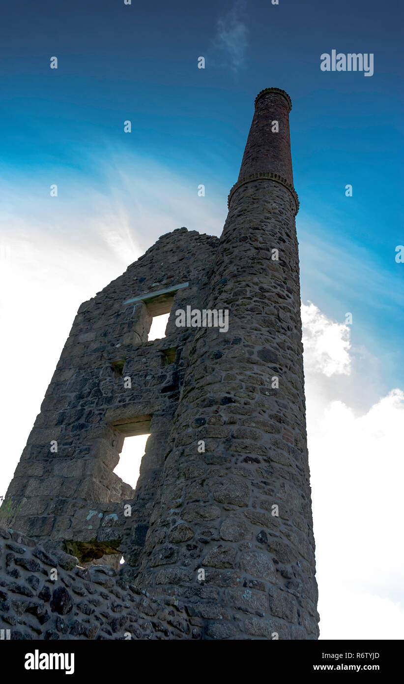 Une ancienne mine d'étain de Cornouailles près de Tredinnick, Cornwall, UK Banque D'Images