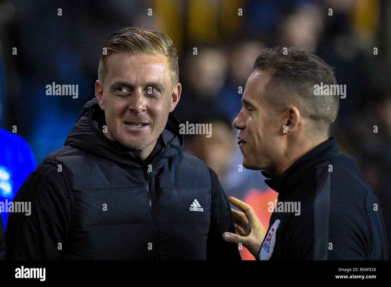 28 novembre 2018, le Den, Millwall, Angleterre ; Sky Bet EFL Championship Millwall v Birmingham City ; Garry Monk manager de Birmingham avec les officiels de match Crédit : Phil Westlake/News Images images Ligue de football anglais sont soumis à licence DataCo Banque D'Images