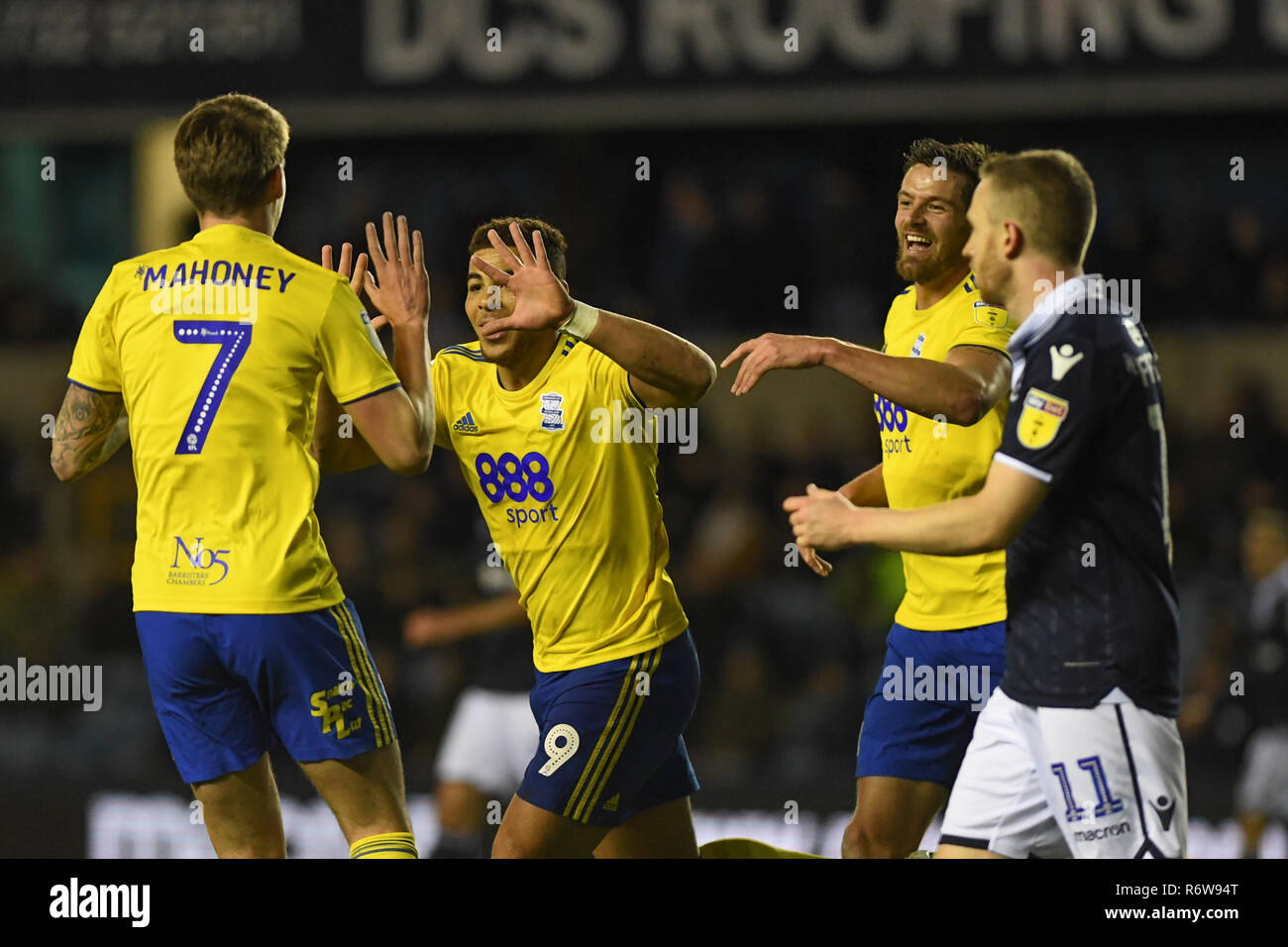 28 novembre 2018, le Den, Millwall, Angleterre ; Sky Bet EFL Championship Millwall v Birmingham City ; Cateshe Adams (09) de Birmingham célèbre après son tir est dévié dans de propre but Crédit : Phil Westlake/News Images images Ligue de football anglais sont soumis à licence DataCo Banque D'Images