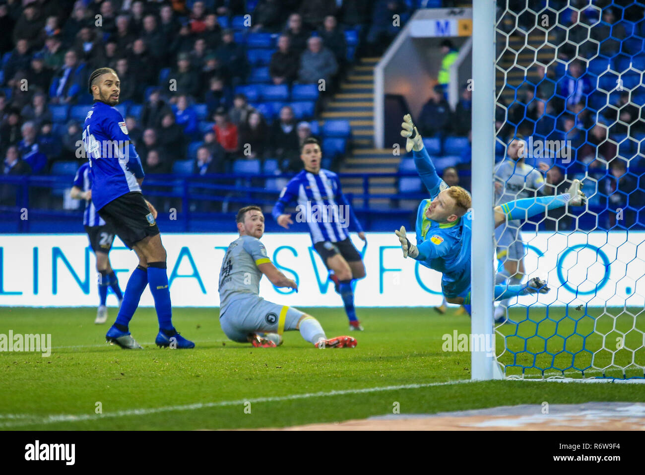 24 novembre 2018, Hillsborough, Sheffield, Angleterre ; Sky Bet Championship, Sheffield Wednesday v Derby County : Cameron Dawson de Sheffield mercredi fait un crédit d'enregistrer : Craig Milner/News Images images Ligue de football anglais sont soumis à licence DataCo Banque D'Images