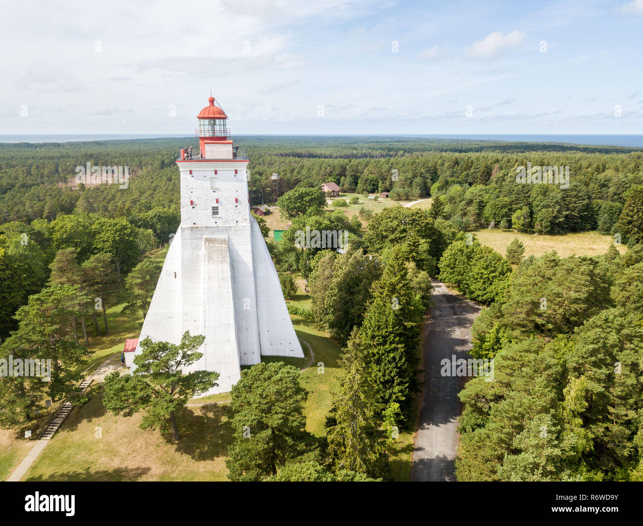 Historique vieux phare Kõpu Kopu (Phare), l'île d'Hiiumaa Estonie, drone aérien photo. Birds Eye View Banque D'Images
