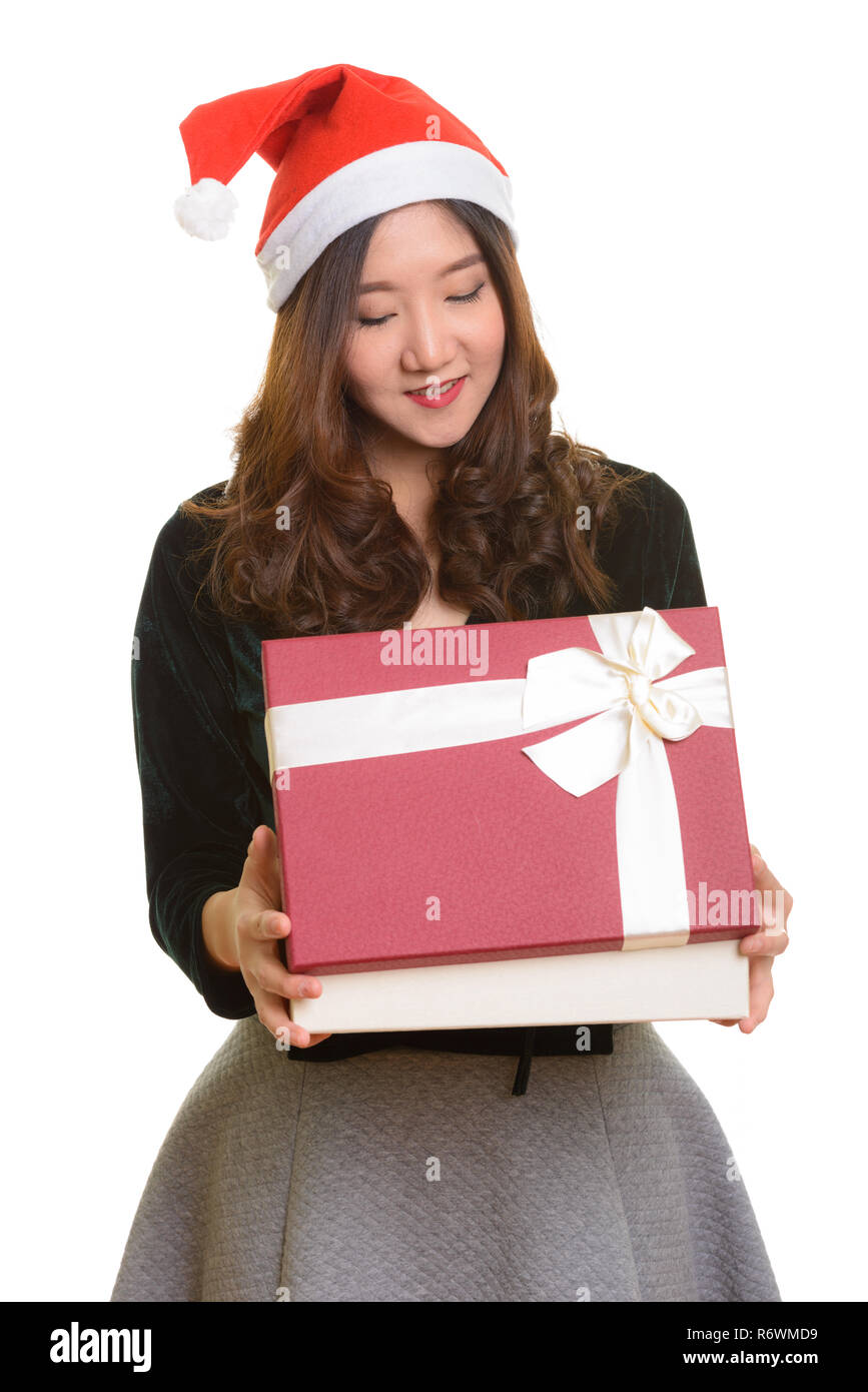 Jeune femme asiatique boîte cadeau ouverture prêt pour Noël Banque D'Images