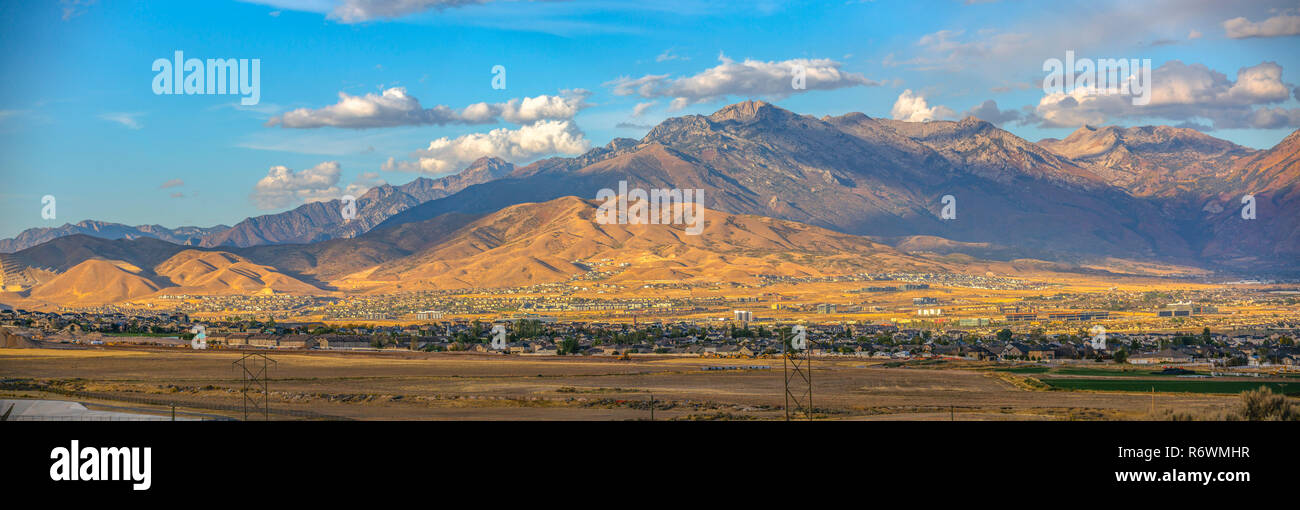 Vues Utah Valley maisons avec vue sur la montagne et ciel Banque D'Images