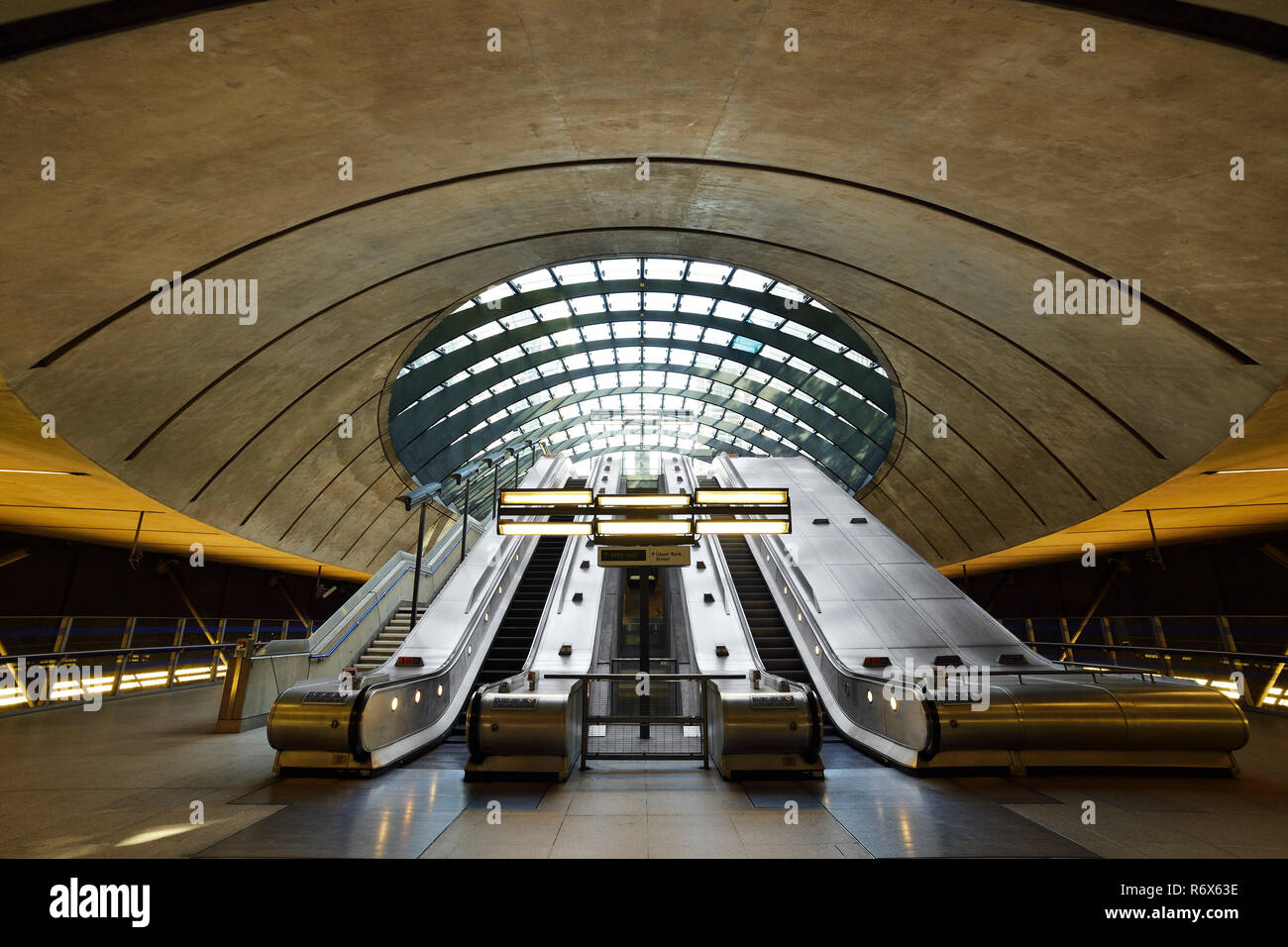 La station de métro Canary Wharf, l'entrée est. London, Royaume-Uni Banque D'Images