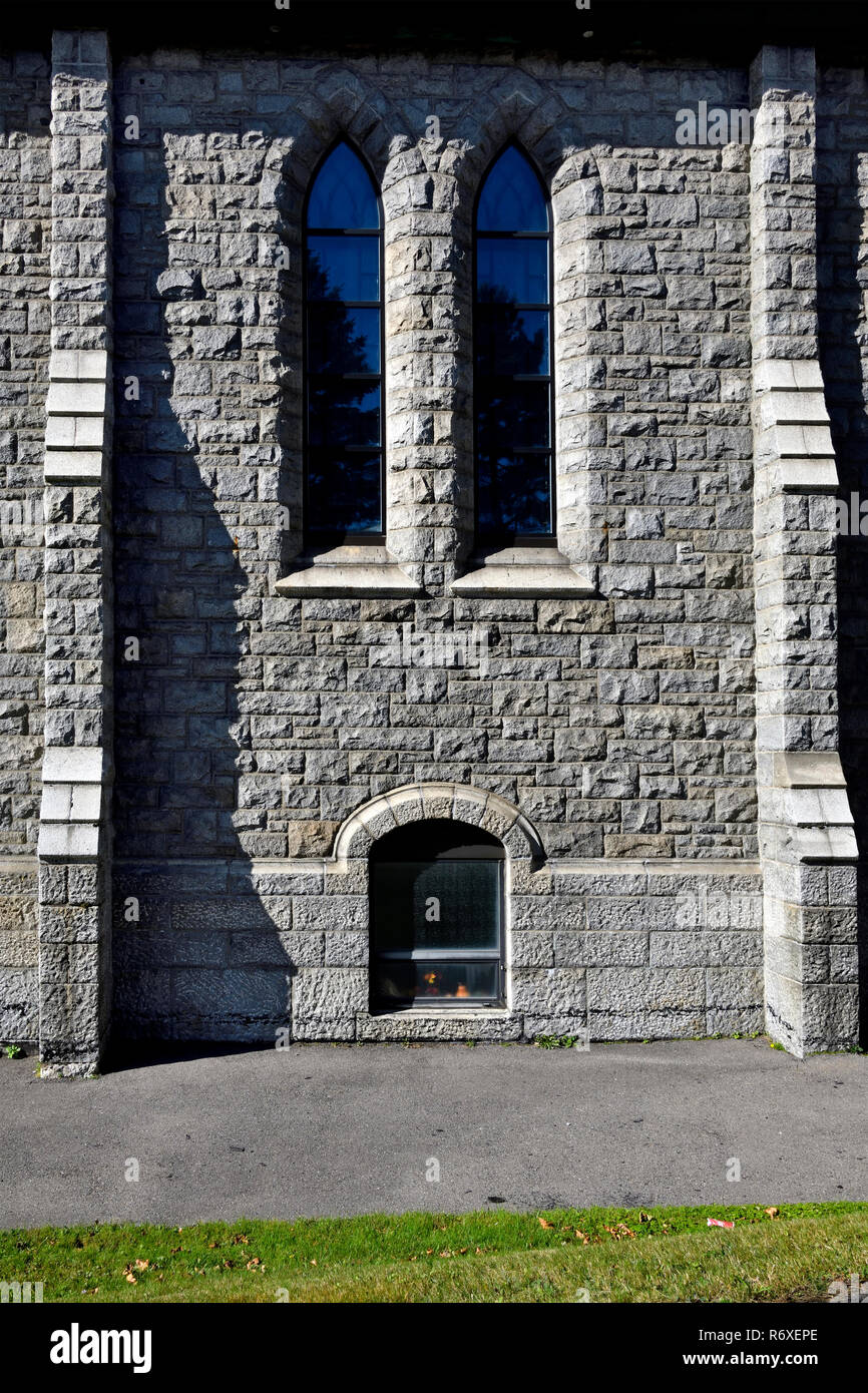 Une vue latérale de la Stella Maris église en pierre construite en 1924 sur Bayside Drive dans la ville de Saint John New Brunswick Canada Banque D'Images