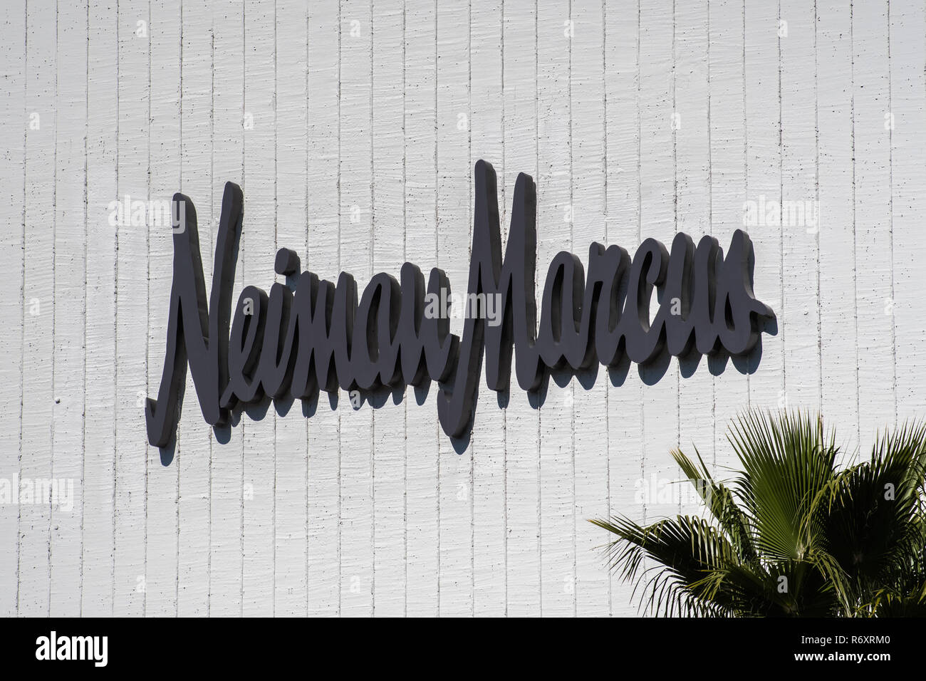 8 février 2018, Palo Alto / CA / USA - logo Neiman Marcus au magasin situé dans le quartier chic de l'air ouvert centre commercial de Stanford, San Francisco bay, C Banque D'Images