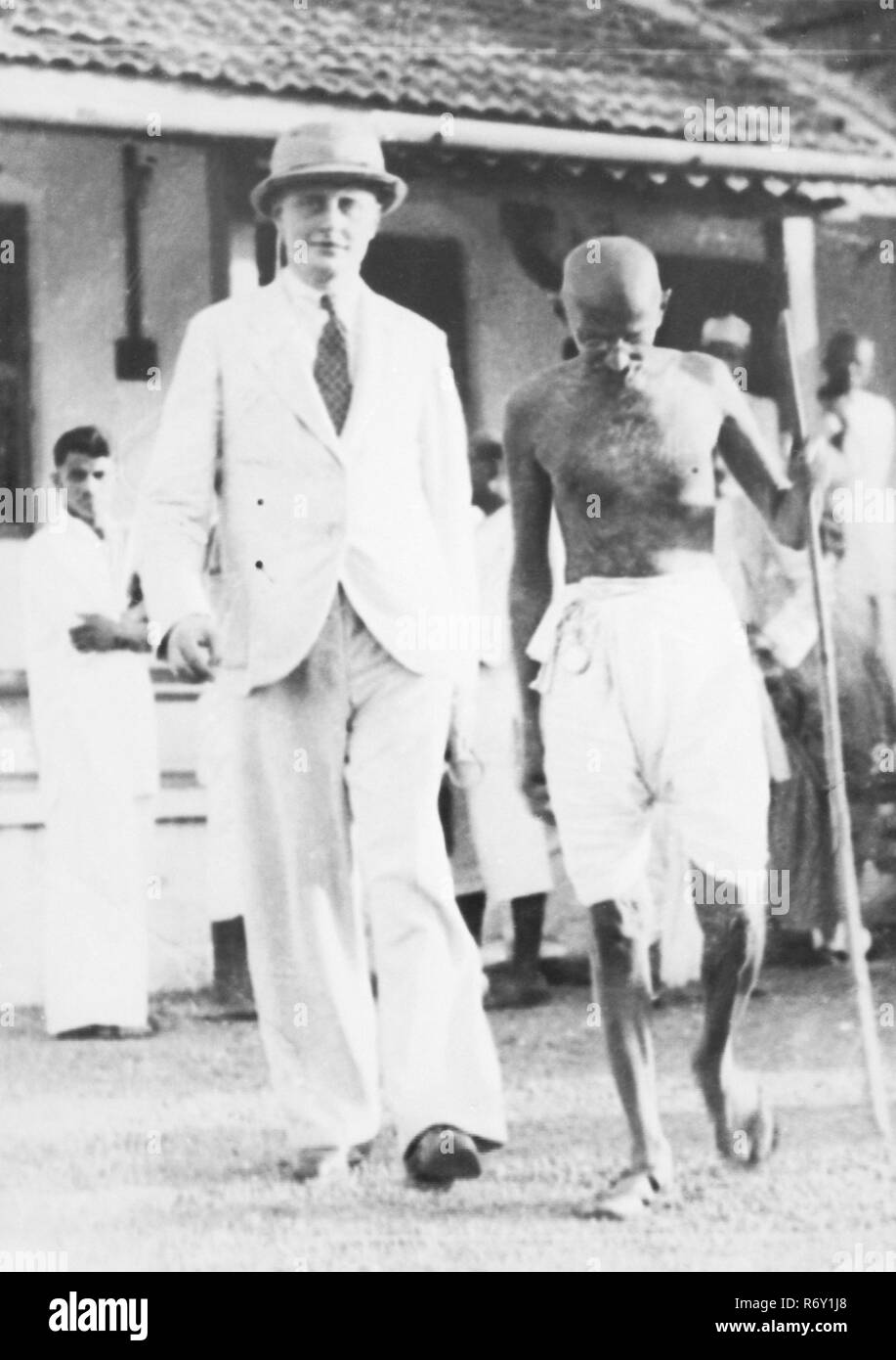 Mahatma Gandhi avec l'étranger, Wardha, Maharashtra, Inde, 1927, ancienne image vintage du 1900 Banque D'Images