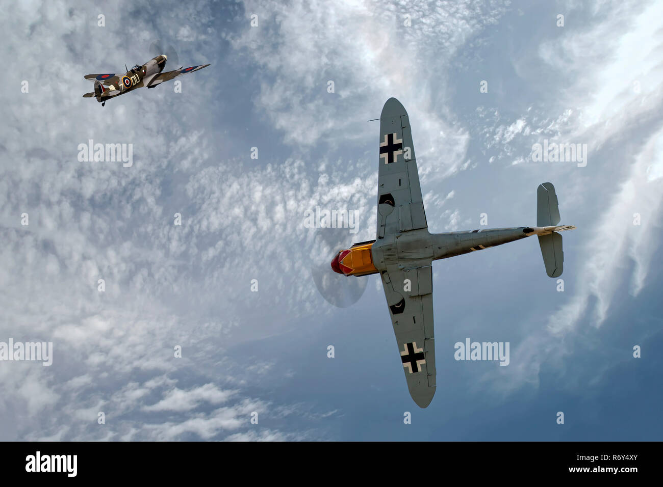 Spitfire Mk V et Messerschmitt Bf 109G dogfight Banque D'Images