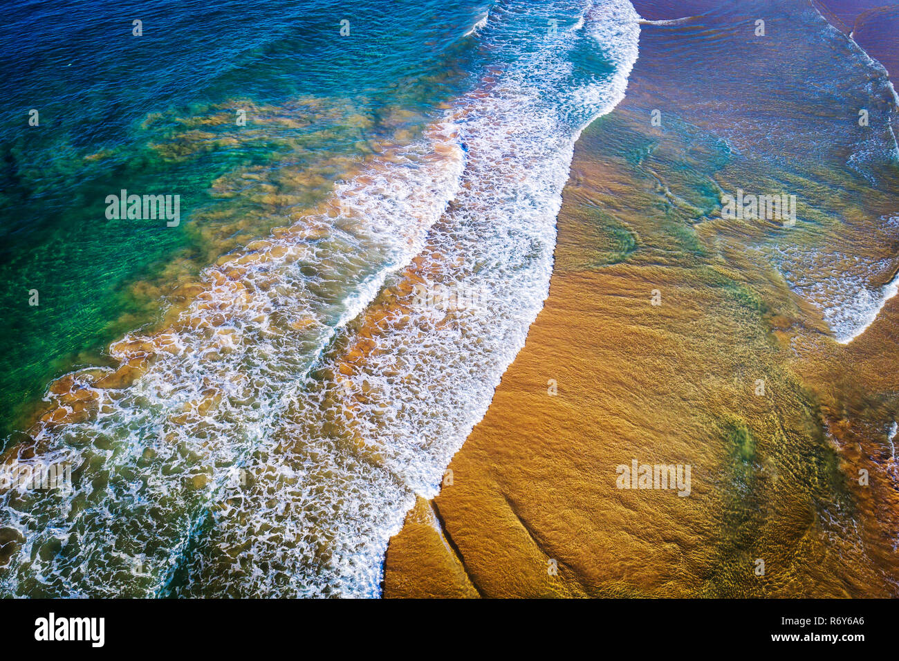 Le sable de mer et surf photo aérienne Banque D'Images